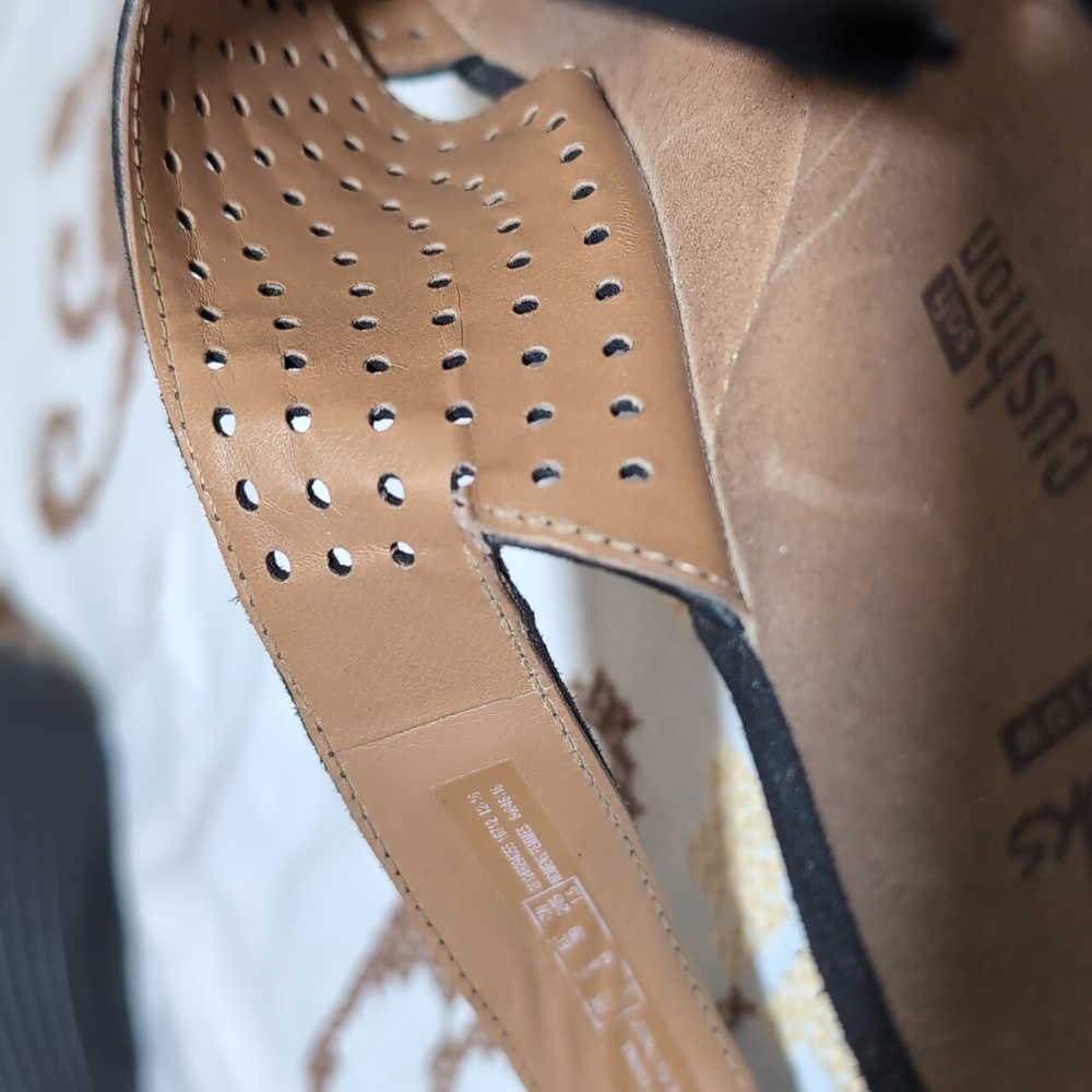 Sz 8 Clark's Black Wedge Sandals - Picture 8 of 8